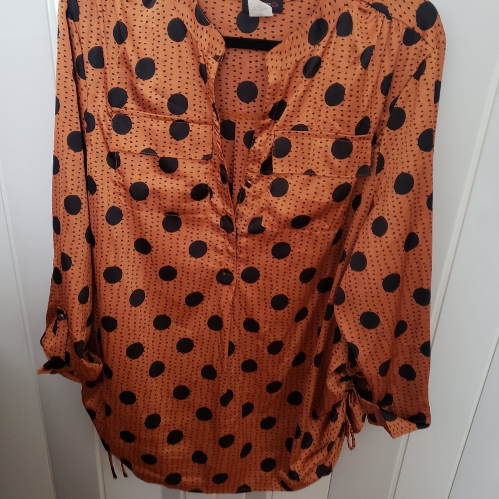 Silky black and orange poke a dotted top